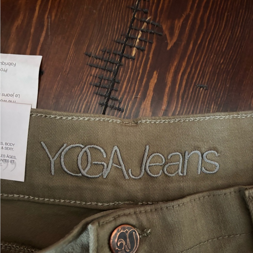 Wide-Leg Cropped Pants in Olive Green - Picture 3 of 7